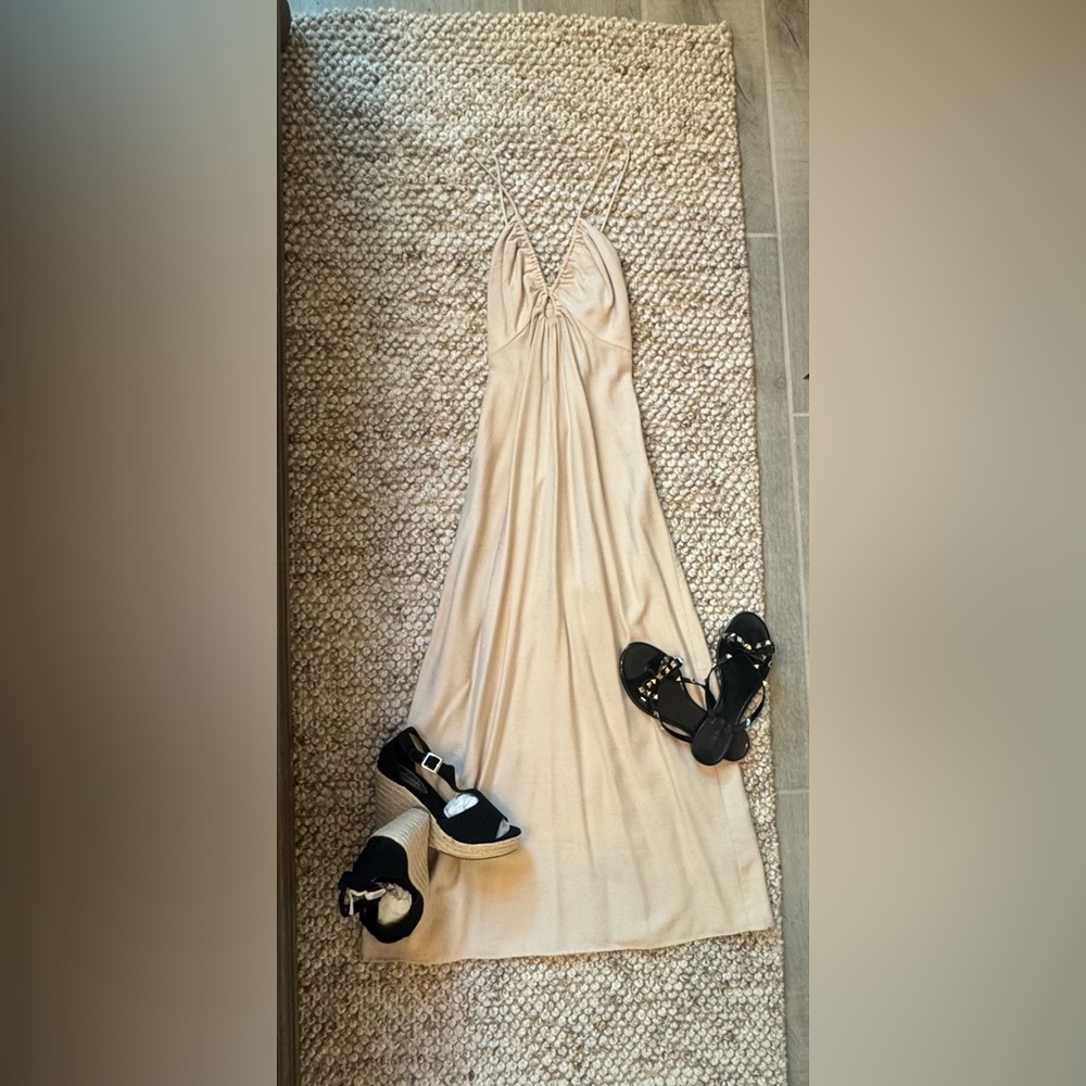 NWOT- Elegant Beige Spaghetti Strap Dress. Key hole middle. - Picture 5 of 11
